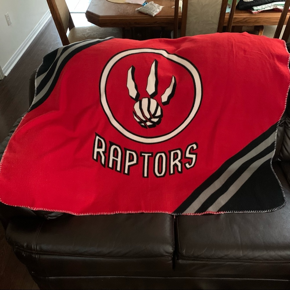 NBA Raptors Canadian Basketball Team light weight Fleece Throw blanket
